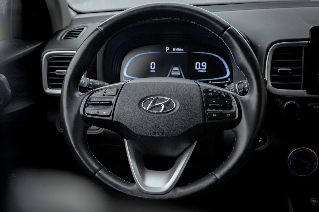 2023 Hyundai Venue FWD Preferred in Kamloops, British Columbia - 11 - w1024h768px