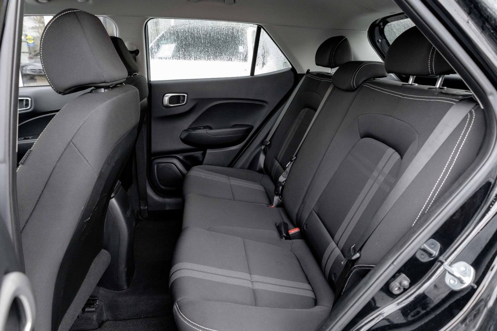 2023 Hyundai Venue FWD Preferred in Kamloops, British Columbia - 17 - w1024h768px