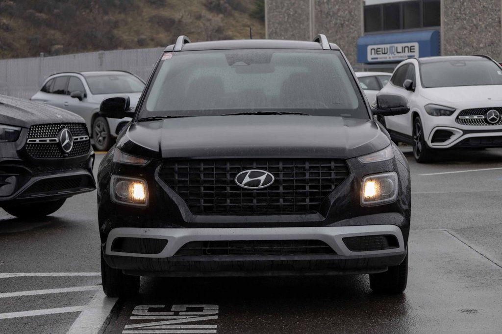 2023 Hyundai Venue FWD Preferred in Kamloops, British Columbia - 2 - w1024h768px