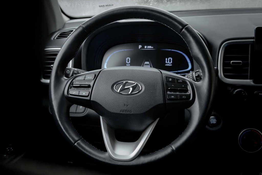 2023 Hyundai Venue FWD Preferred in Kamloops, British Columbia - 11 - w1024h768px
