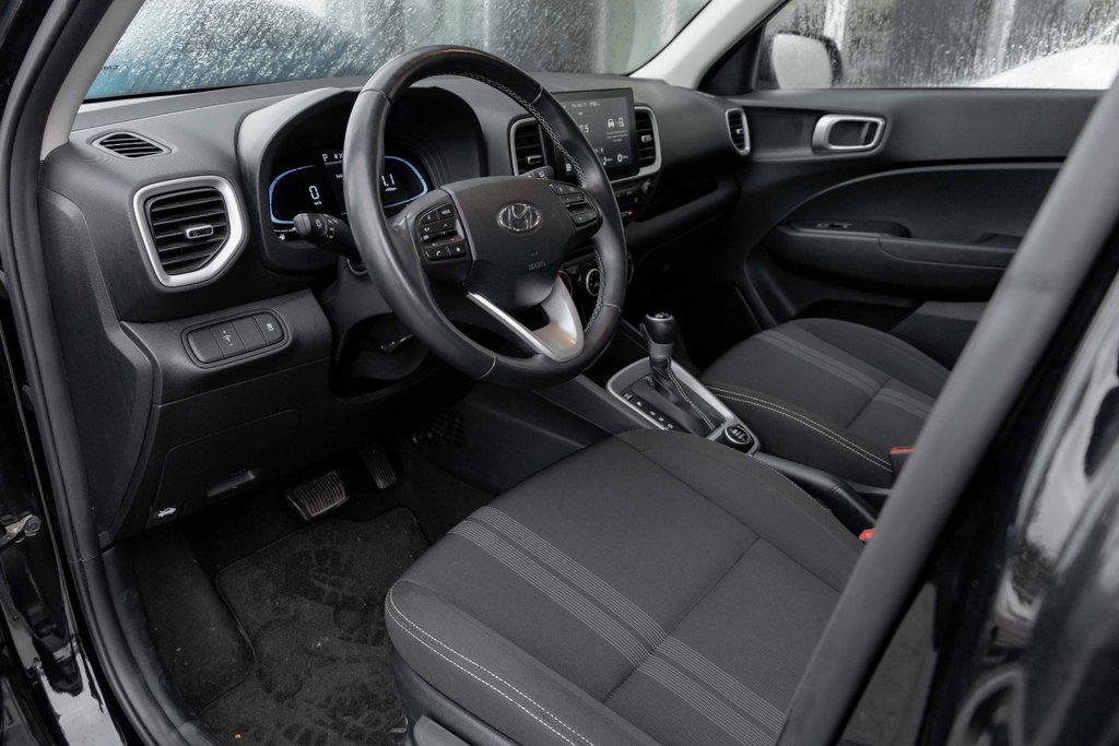 2023 Hyundai Venue FWD Preferred in Kamloops, British Columbia - 8 - w1024h768px