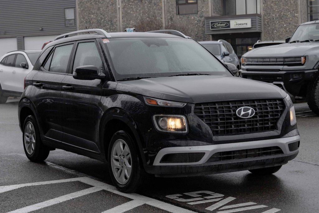 2023 Hyundai Venue FWD Preferred in Kamloops, British Columbia - 3 - w1024h768px