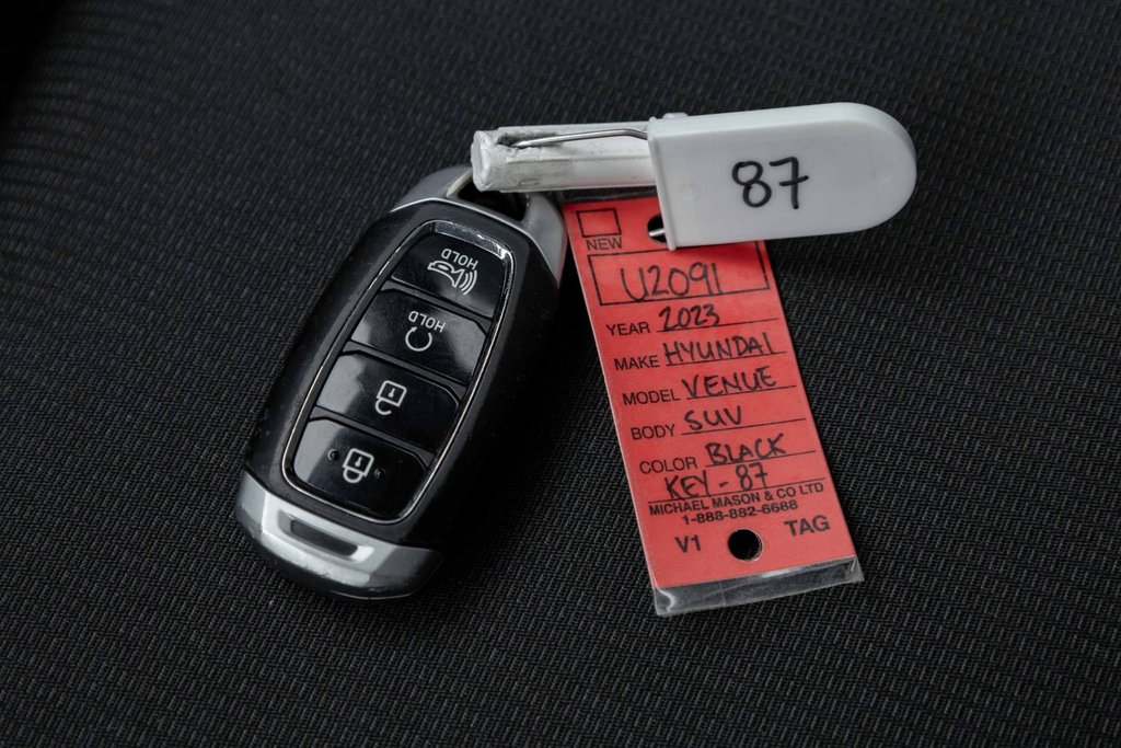 2023 Hyundai Venue FWD Preferred in Kamloops, British Columbia - 18 - w1024h768px