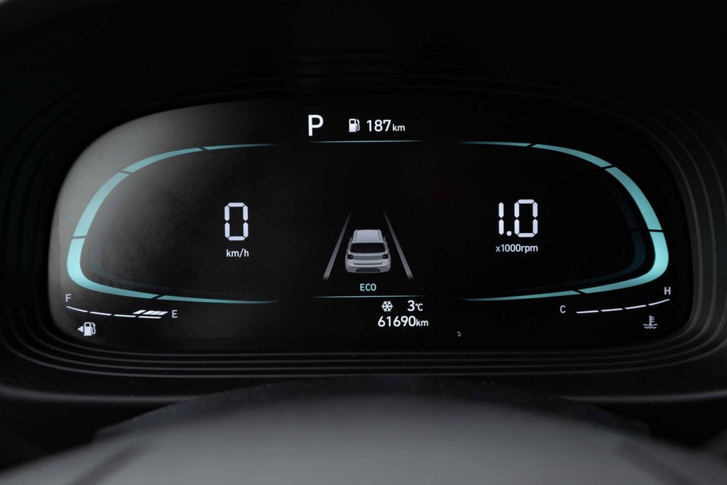 2023 Hyundai Venue FWD Preferred in Kamloops, British Columbia - 12 - w1024h768px