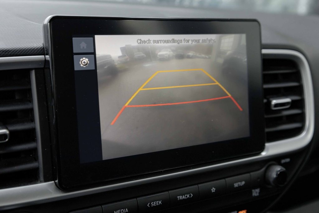 2023 Hyundai Venue FWD Preferred in Kamloops, British Columbia - 14 - w1024h768px