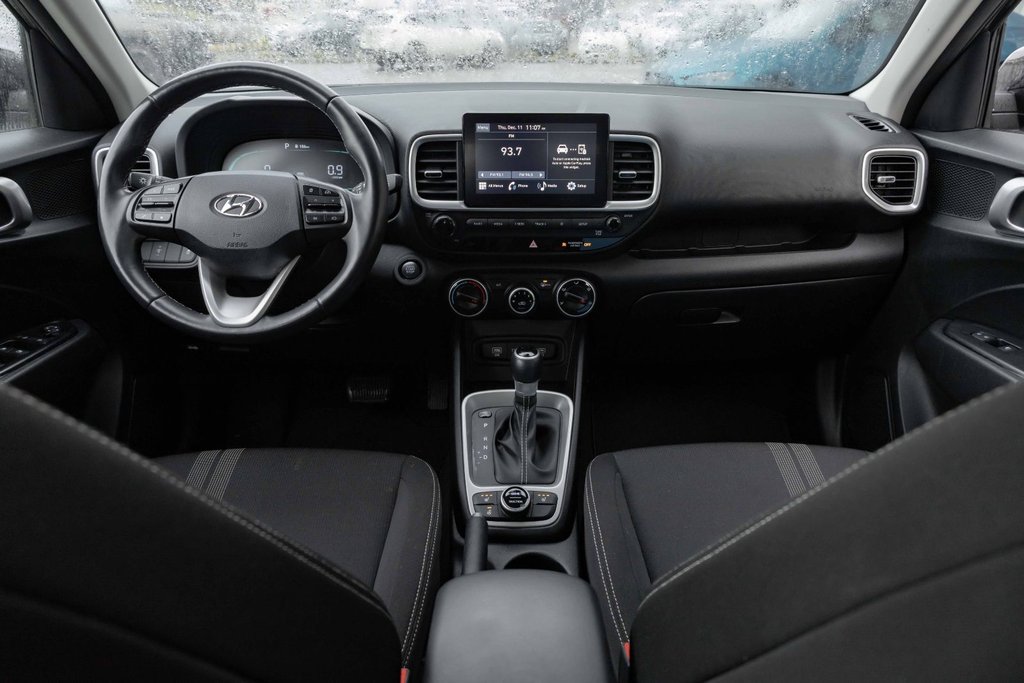 2023 Hyundai Venue FWD Preferred in Kamloops, British Columbia - 16 - w1024h768px