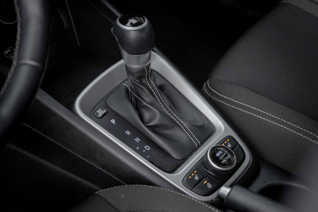 2023 Hyundai Venue FWD Preferred in Kamloops, British Columbia - 15 - w1024h768px