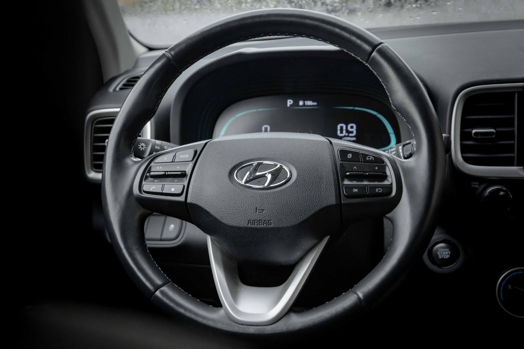 2023 Hyundai Venue FWD Preferred in Kamloops, British Columbia - 11 - w1024h768px