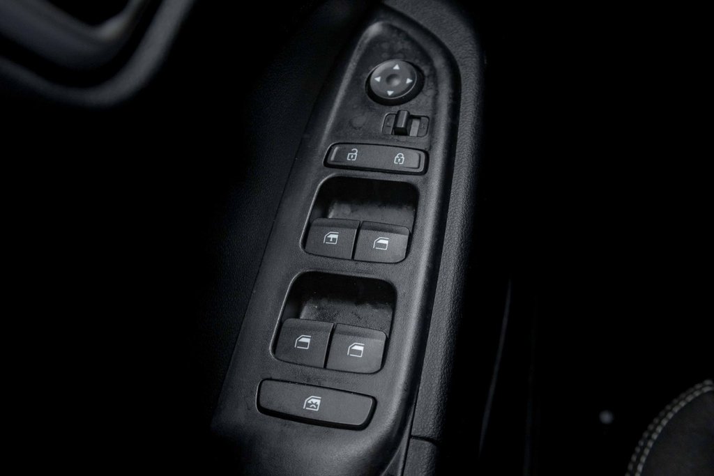 2023 Hyundai Venue FWD Preferred in Kamloops, British Columbia - 10 - w1024h768px