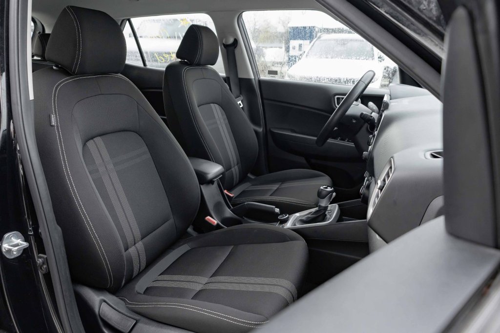 2023 Hyundai Venue FWD Preferred in Kamloops, British Columbia - 9 - w1024h768px