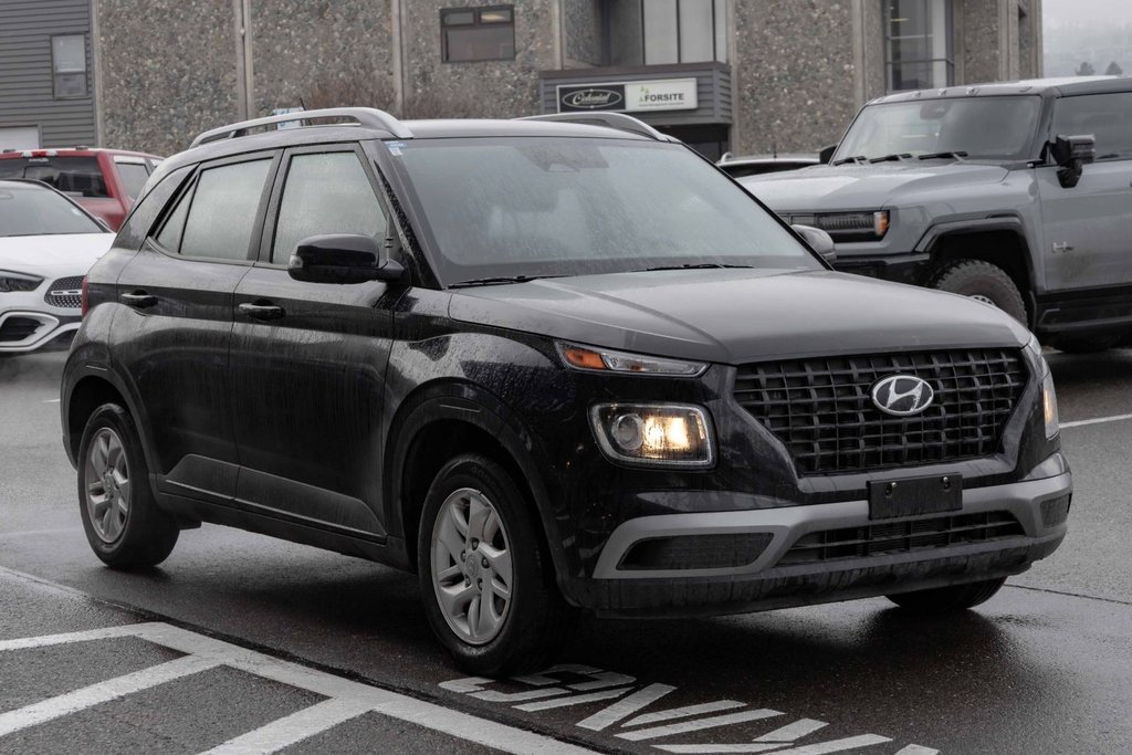 2023 Hyundai Venue FWD Preferred in Kamloops, British Columbia - 3 - w1024h768px