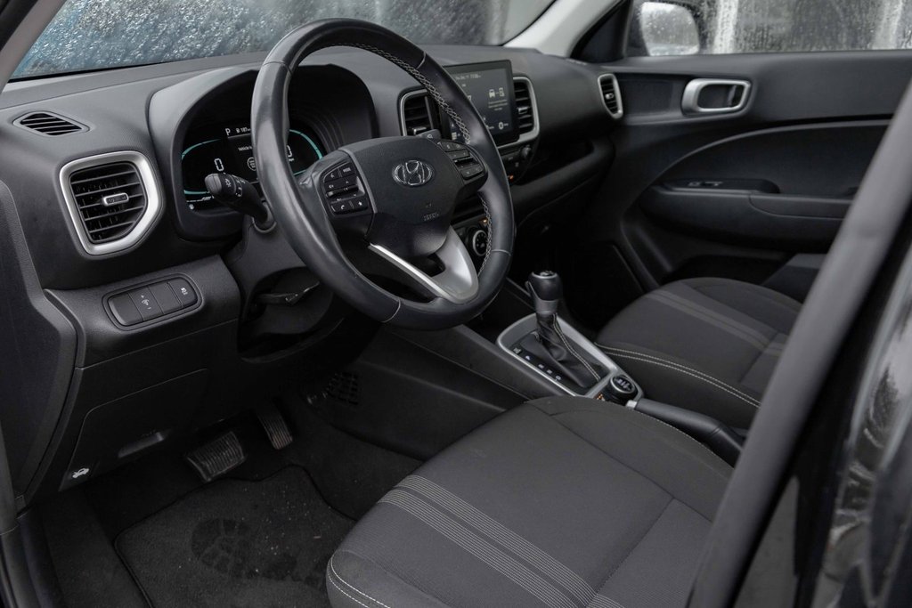 2023 Hyundai Venue FWD Preferred in Kamloops, British Columbia - 8 - w1024h768px