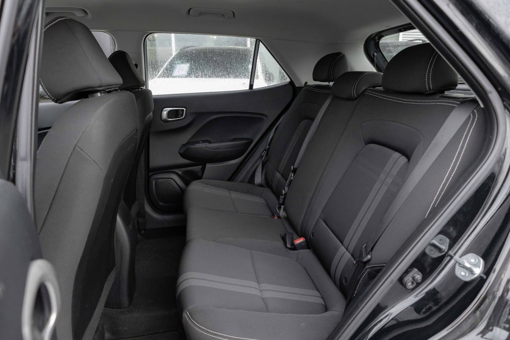 2023 Hyundai Venue FWD Preferred in Kamloops, British Columbia - 17 - w1024h768px