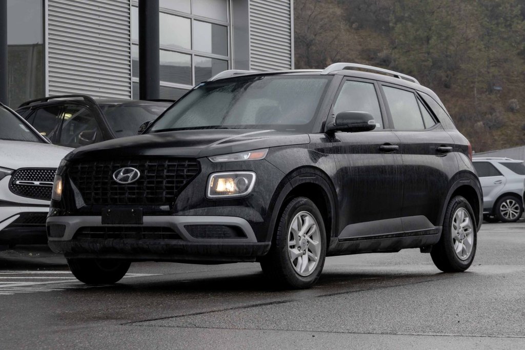 2023 Hyundai Venue FWD Preferred in Kamloops, British Columbia - 1 - w1024h768px