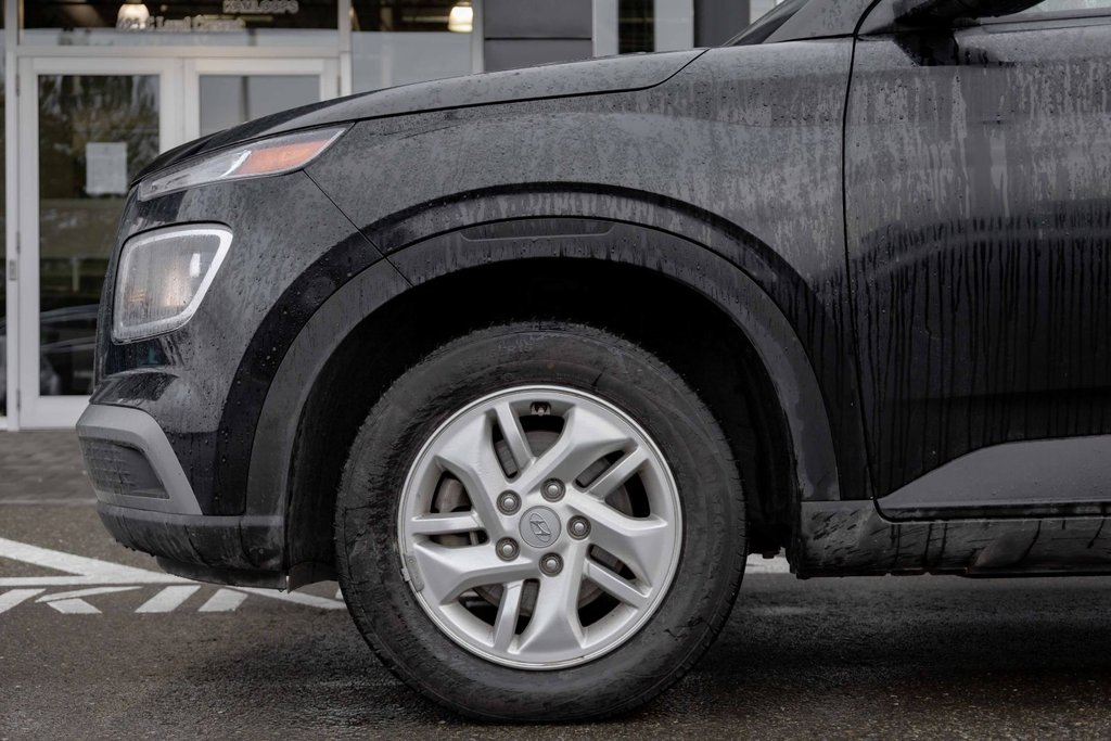 2023 Hyundai Venue FWD Preferred in Kamloops, British Columbia - 7 - w1024h768px