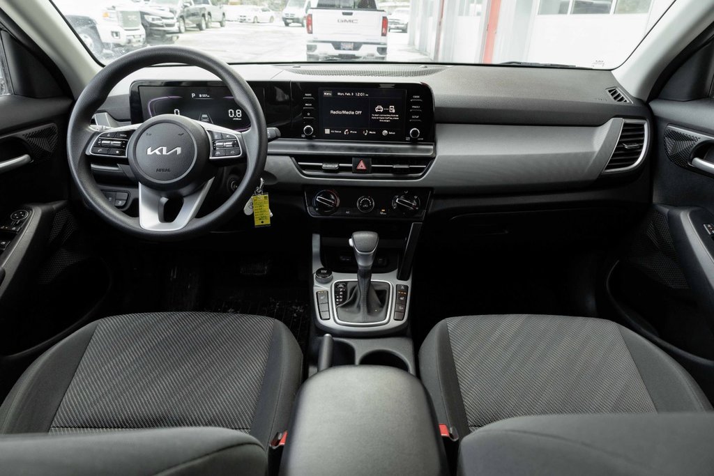 2024 Kia Seltos LX AWD in Kamloops, British Columbia - 16 - w1024h768px