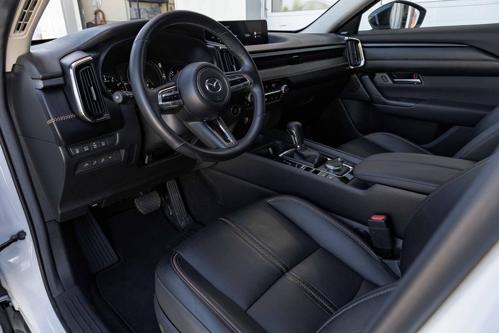 2024 Mazda CX-50 GT AWD in Kamloops, British Columbia - 8 - w1024h768px