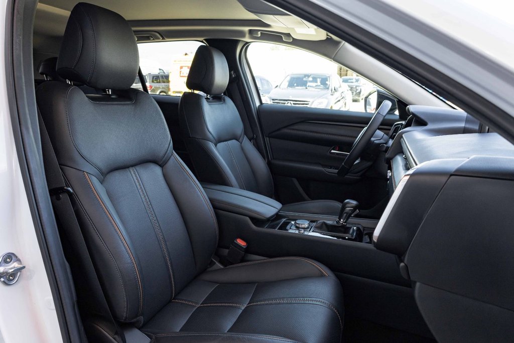 2024 Mazda CX-50 GT AWD in Kamloops, British Columbia - 18 - w1024h768px