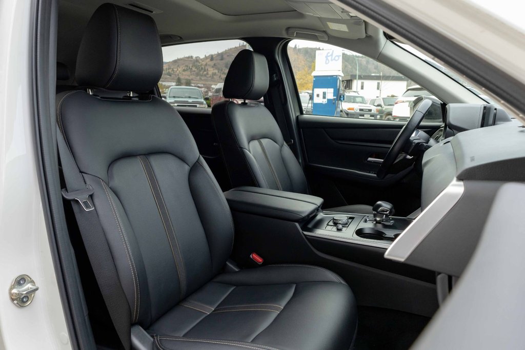 2025 Mazda CX-70 MHEV GS-L AWD in Kamloops, British Columbia - 9 - w1024h768px