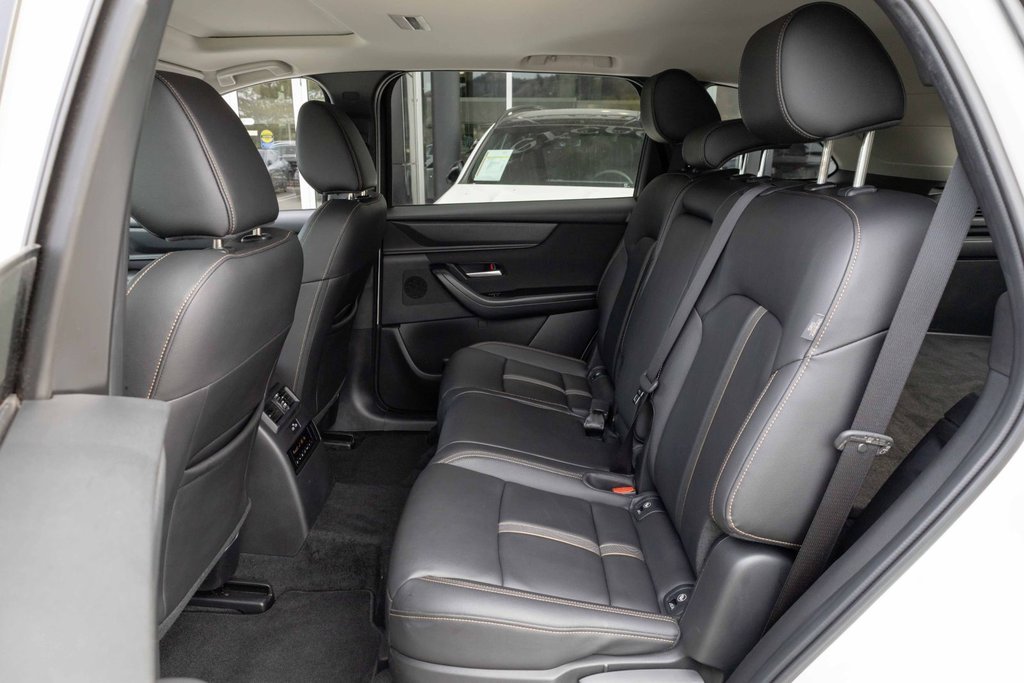 2025 Mazda CX-70 MHEV GS-L AWD in Kamloops, British Columbia - 18 - w1024h768px