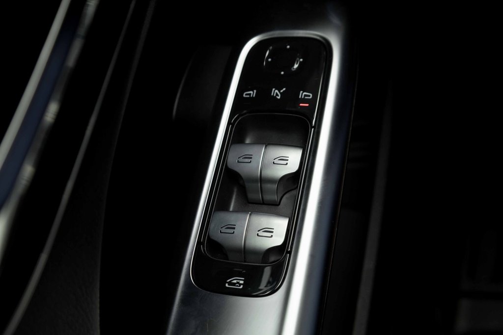 2025 Mercedes-Benz C-Class C 300 4MATIC in Kamloops, British Columbia - 11 - w1024h768px