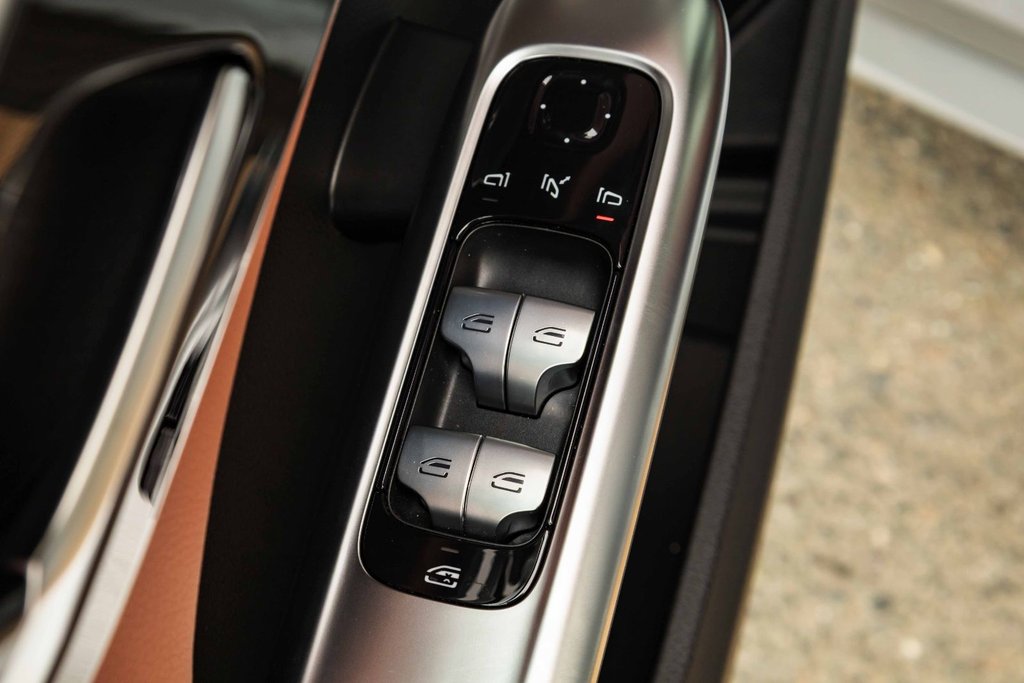 2026 Mercedes-Benz C-Class 300 4MATIC Sedan in Kamloops, British Columbia - 12 - w1024h768px