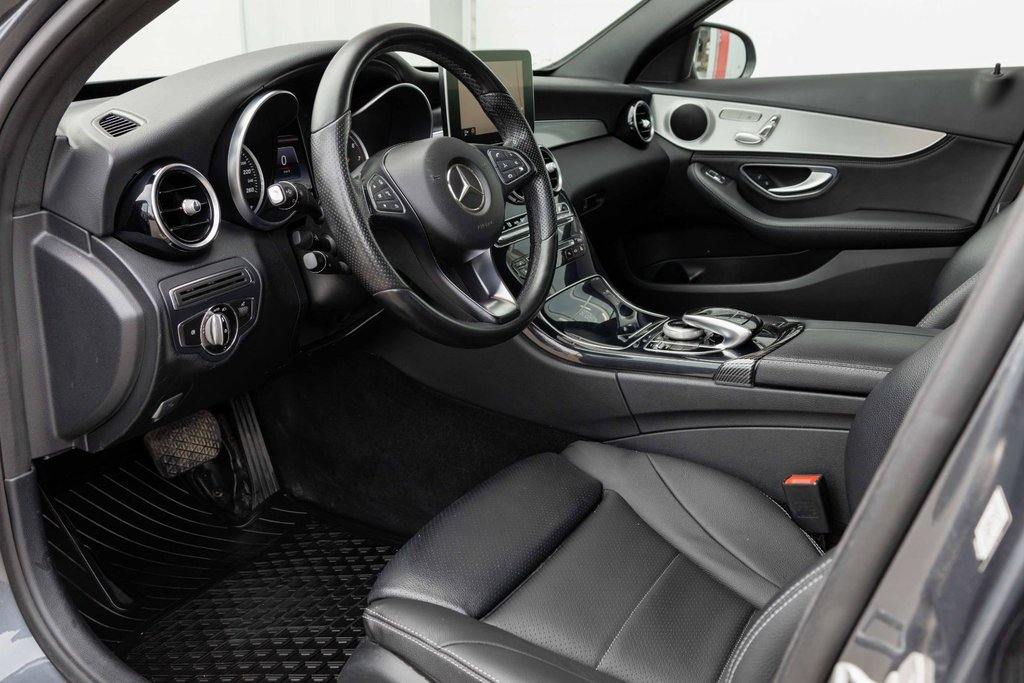2015 Mercedes-Benz C300 4MATIC Sedan in Kamloops, British Columbia - 8 - w1024h768px