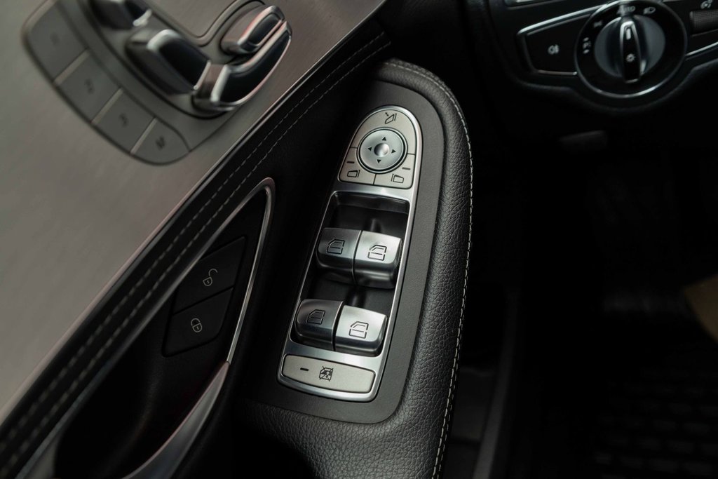 2015 Mercedes-Benz C300 4MATIC Sedan in Kamloops, British Columbia - 12 - w1024h768px