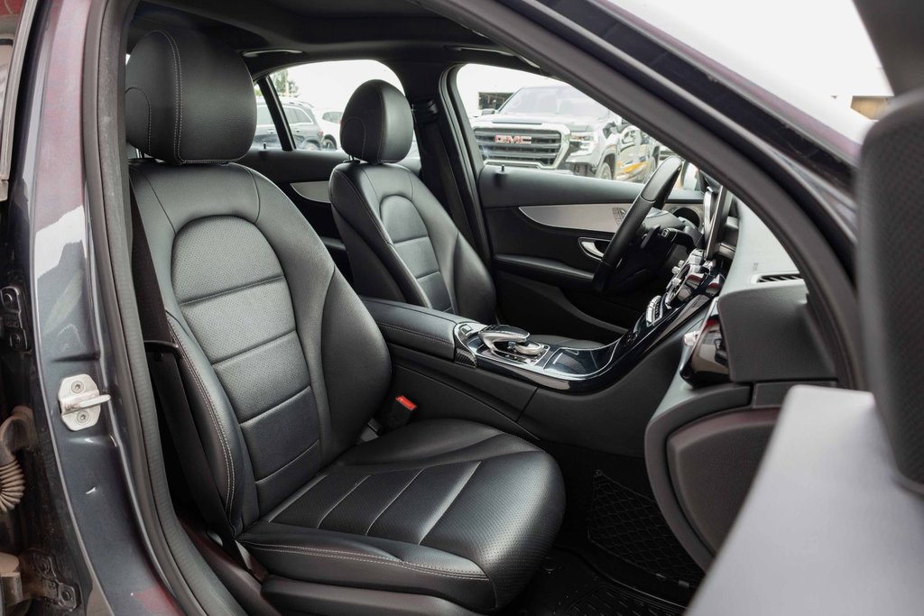 2015 Mercedes-Benz C300 4MATIC Sedan in Kamloops, British Columbia - 9 - w1024h768px