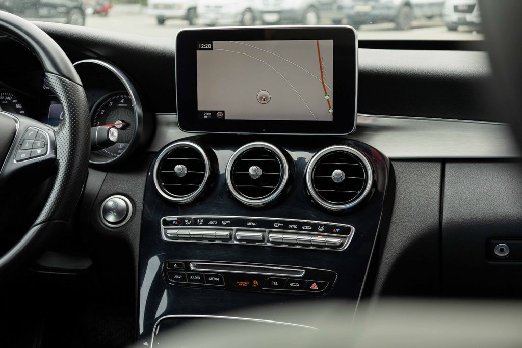 2015 Mercedes-Benz C300 4MATIC Sedan in Kamloops, British Columbia - 15 - w1024h768px