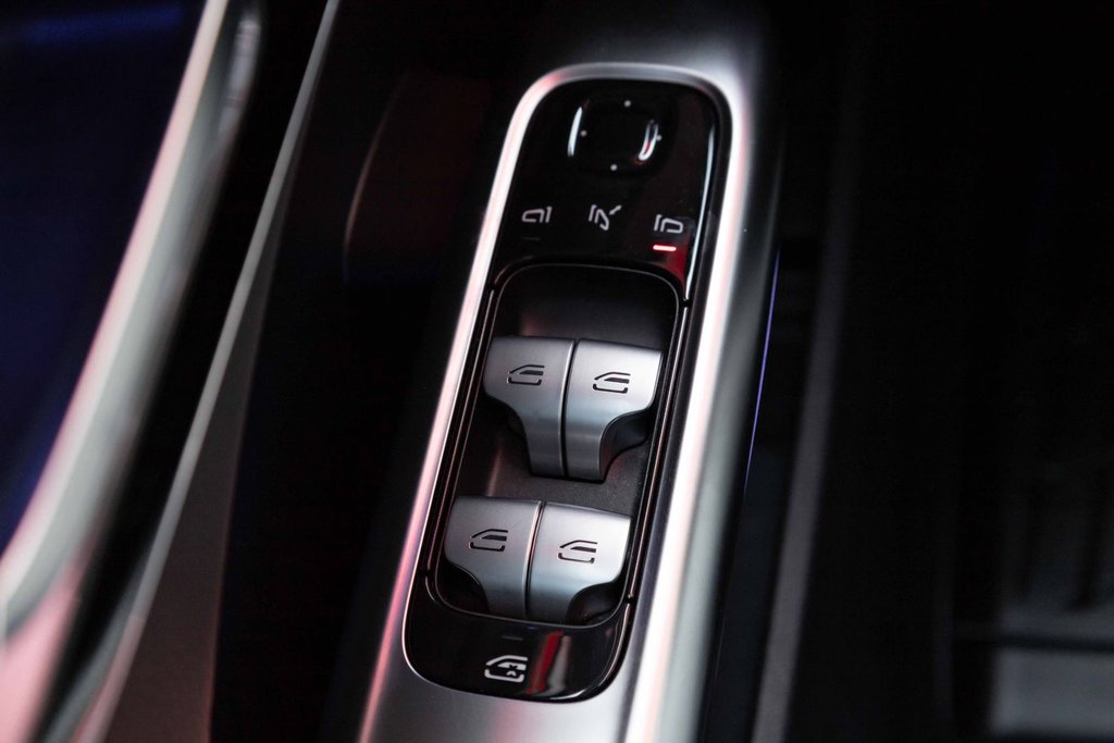 2023 Mercedes-Benz C300 4MATIC Sedan in Kamloops, British Columbia - 12 - w1024h768px