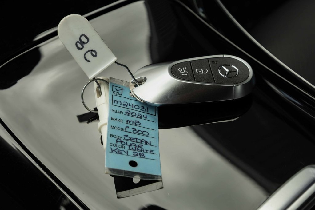 2024 Mercedes-Benz C300 4MATIC Sedan in Kamloops, British Columbia - 19 - w1024h768px