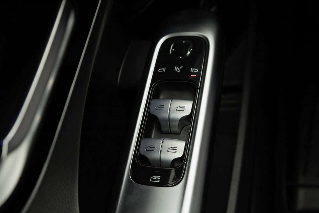 2024 Mercedes-Benz C300 4MATIC Sedan in Kamloops, British Columbia - 12 - w1024h768px