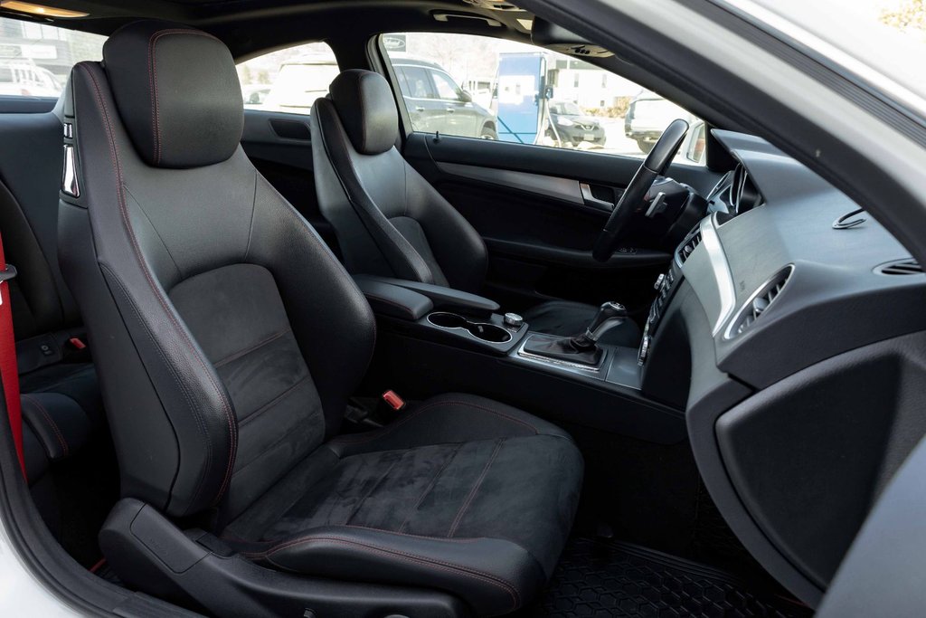2013 Mercedes-Benz C350 4MATIC Coupe in Kamloops, British Columbia - 9 - w1024h768px