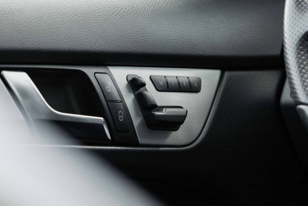 2015 Mercedes-Benz C350 4MATIC Coupe in Kamloops, British Columbia - 11 - w1024h768px