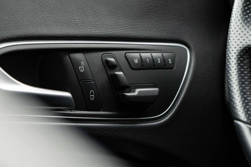 2014 Mercedes-Benz CLA250 4MATIC Coupe in Kamloops, British Columbia - 11 - w1024h768px