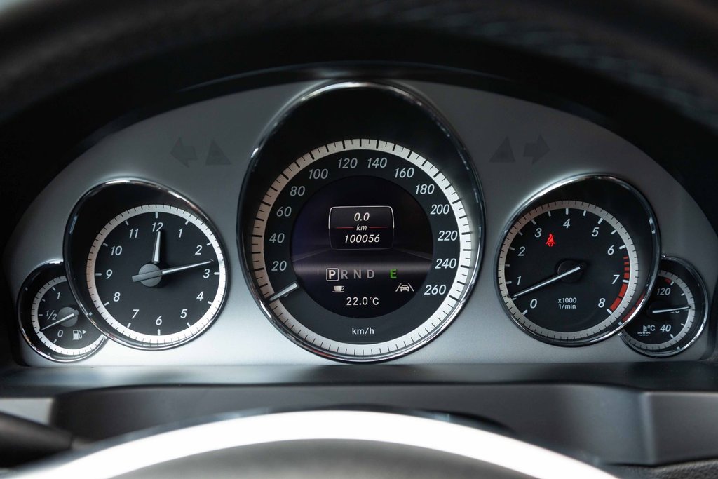 2013 Mercedes-Benz E350 Cabriolet in Kamloops, British Columbia - 14 - w1024h768px