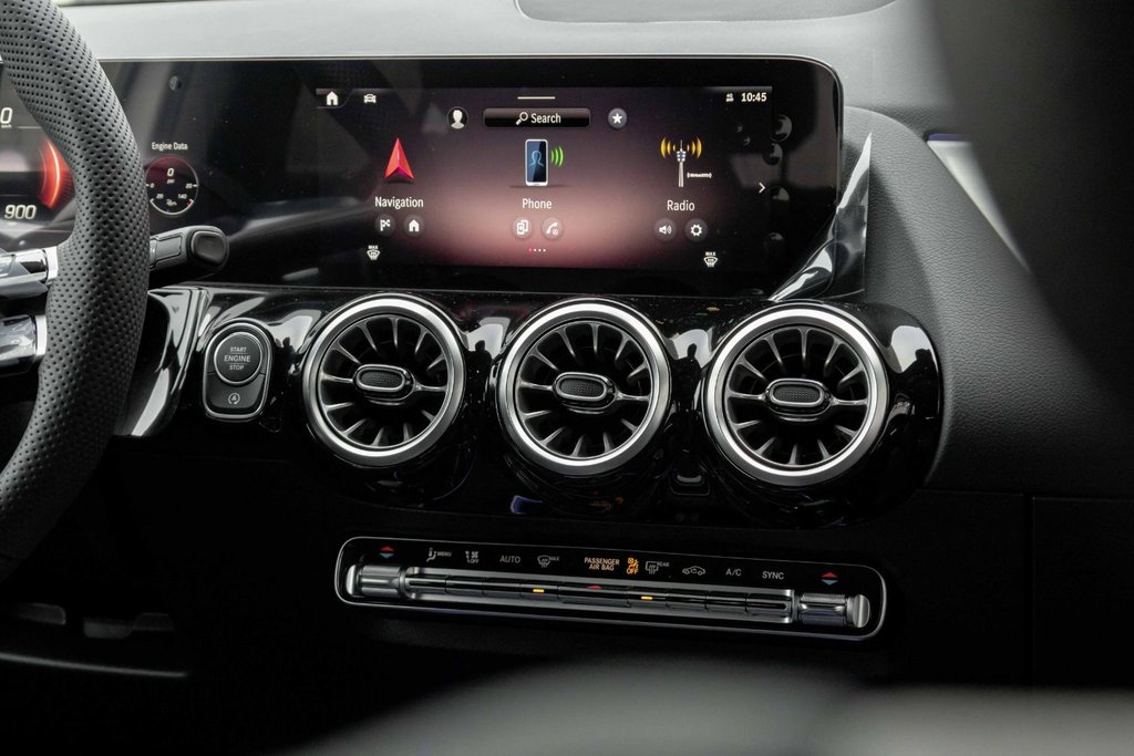 2026 Mercedes-Benz GLA 250 4MATIC in Kamloops, British Columbia - 14 - w1024h768px