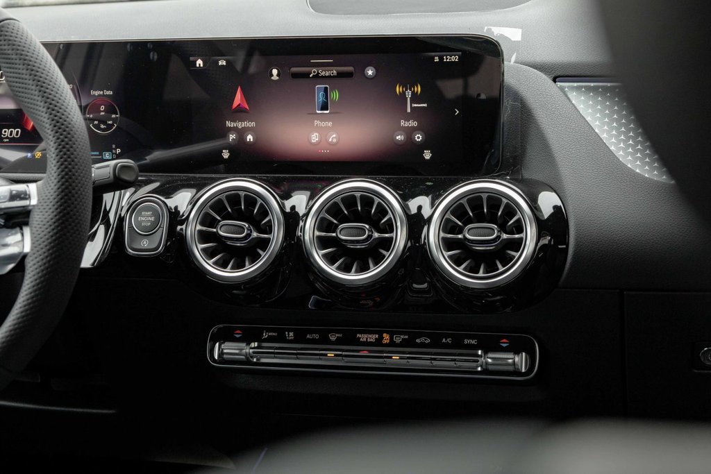 2026 Mercedes-Benz GLA 250 4MATIC in Kamloops, British Columbia - 14 - w1024h768px