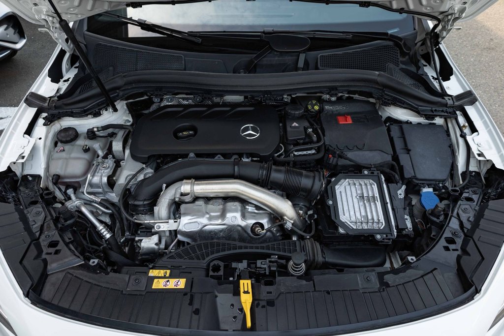 2026 Mercedes-Benz GLA250 SUV in Kamloops, British Columbia - 8 - w1024h768px