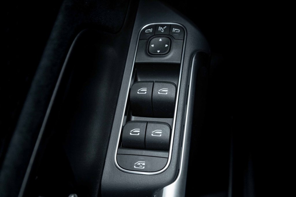 2026 Mercedes-Benz GLB 250 4MATIC in Kamloops, British Columbia - 12 - w1024h768px