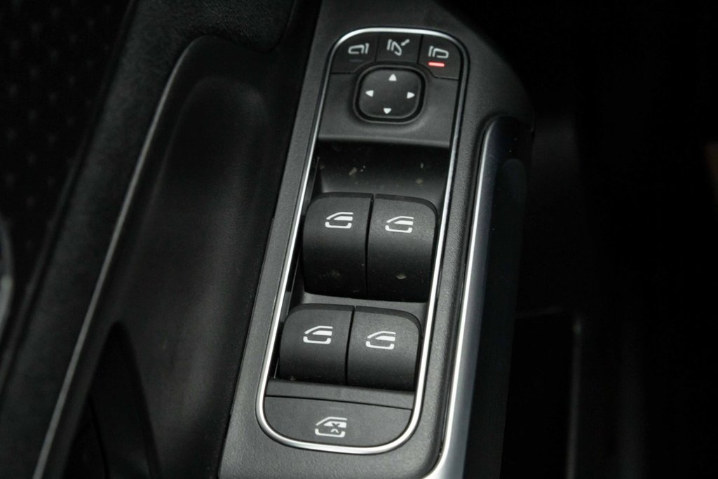 2026 Mercedes-Benz GLB 250 4MATIC in Kamloops, British Columbia - 12 - w1024h768px