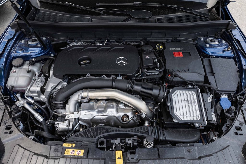 2026 Mercedes-Benz GLB 250 SUV in Kamloops, British Columbia - 8 - w1024h768px