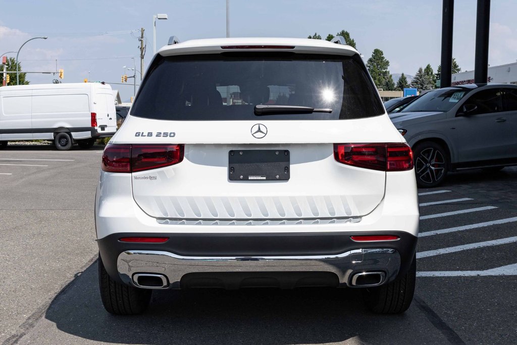 2026 Mercedes-Benz GLB 250 SUV in Kamloops, British Columbia - 4 - w1024h768px