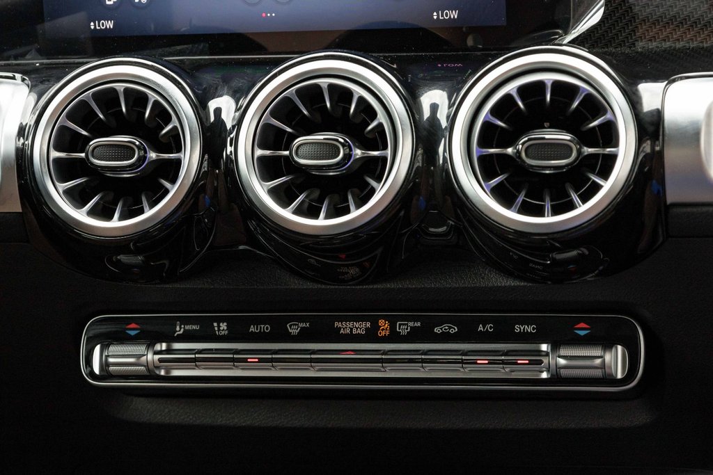2026 Mercedes-Benz GLB 250 4MATIC SUV in Kamloops, British Columbia - 17 - w1024h768px