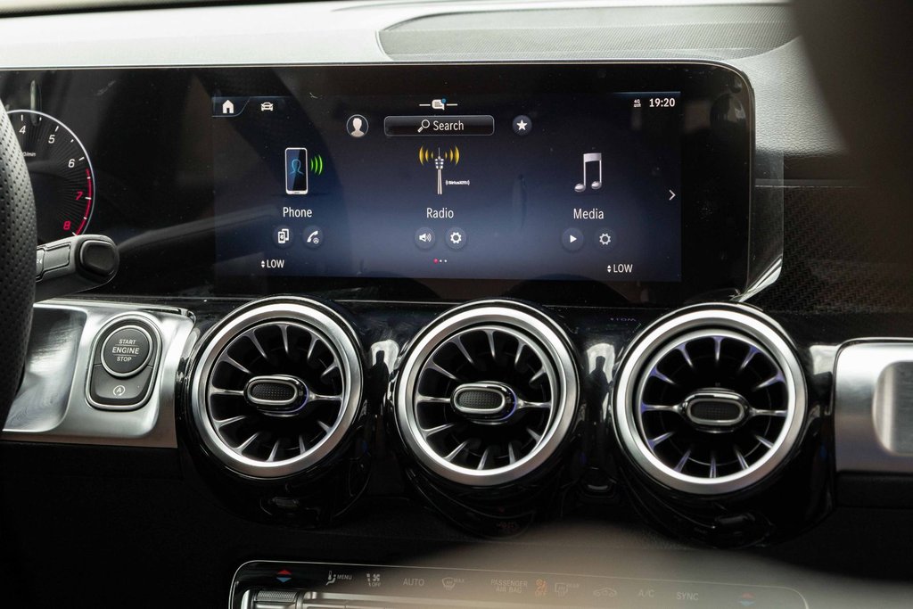 2026 Mercedes-Benz GLB 250 4MATIC SUV in Kamloops, British Columbia - 15 - w1024h768px