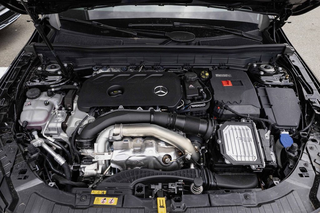 2026 Mercedes-Benz GLB 250 4MATIC SUV in Kamloops, British Columbia - 8 - w1024h768px