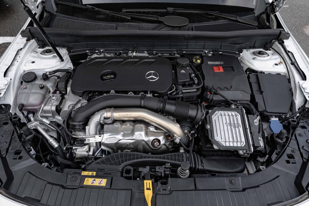 2026 Mercedes-Benz GLB 250 4MATIC SUV in Kamloops, British Columbia - 8 - w1024h768px