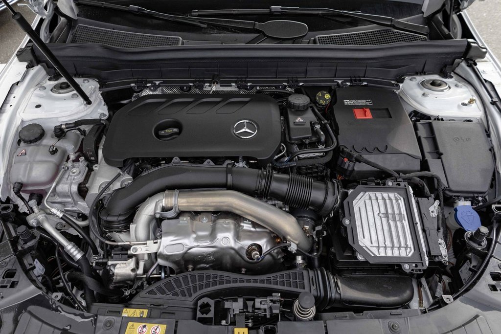 2026 Mercedes-Benz GLB 250 4MATIC SUV in Kamloops, British Columbia - 8 - w1024h768px
