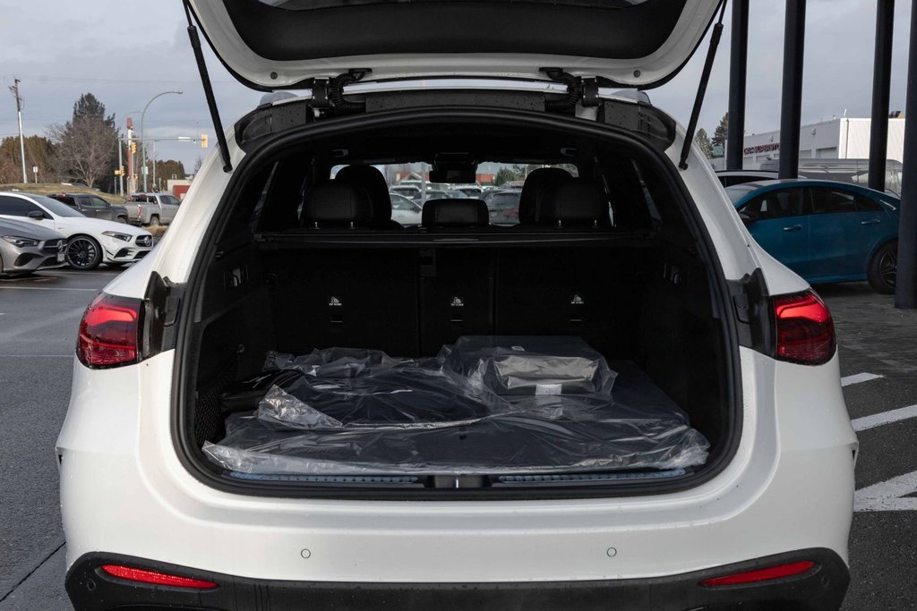 2026 Mercedes-Benz GLC Plug-in Hybrid 350e 4MATIC in Kamloops, British Columbia - 5 - w1024h768px